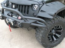 American_Custom_Jeep_BlackHawk_16