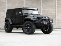 American_Custom_Jeep_BlackHawk_2