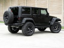 American_Custom_Jeep_BlackHawk_3