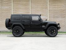 American_Custom_Jeep_BlackHawk_5