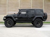 American_Custom_Jeep_BlackHawk_6