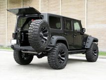 American_Custom_Jeep_BlackHawk_9