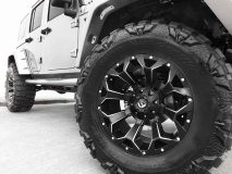 American_Custom_Jeep_Captain_Silver_11